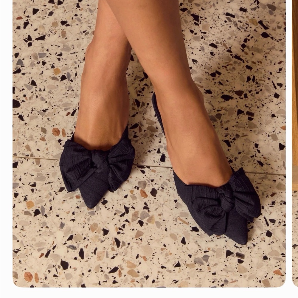 Black kitten heels size 7 hardly worn